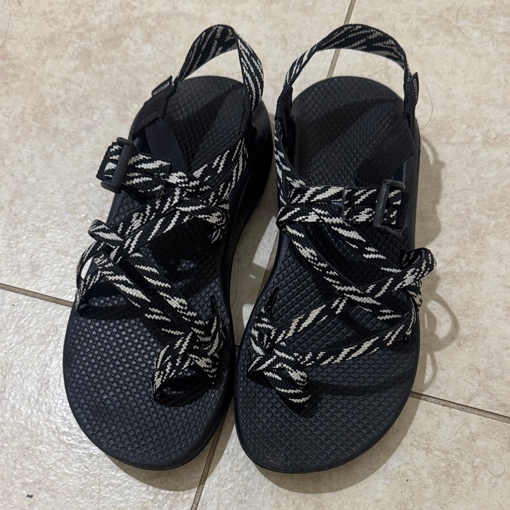 Chaco Black and White Women's Cloud Sandals 2 strap